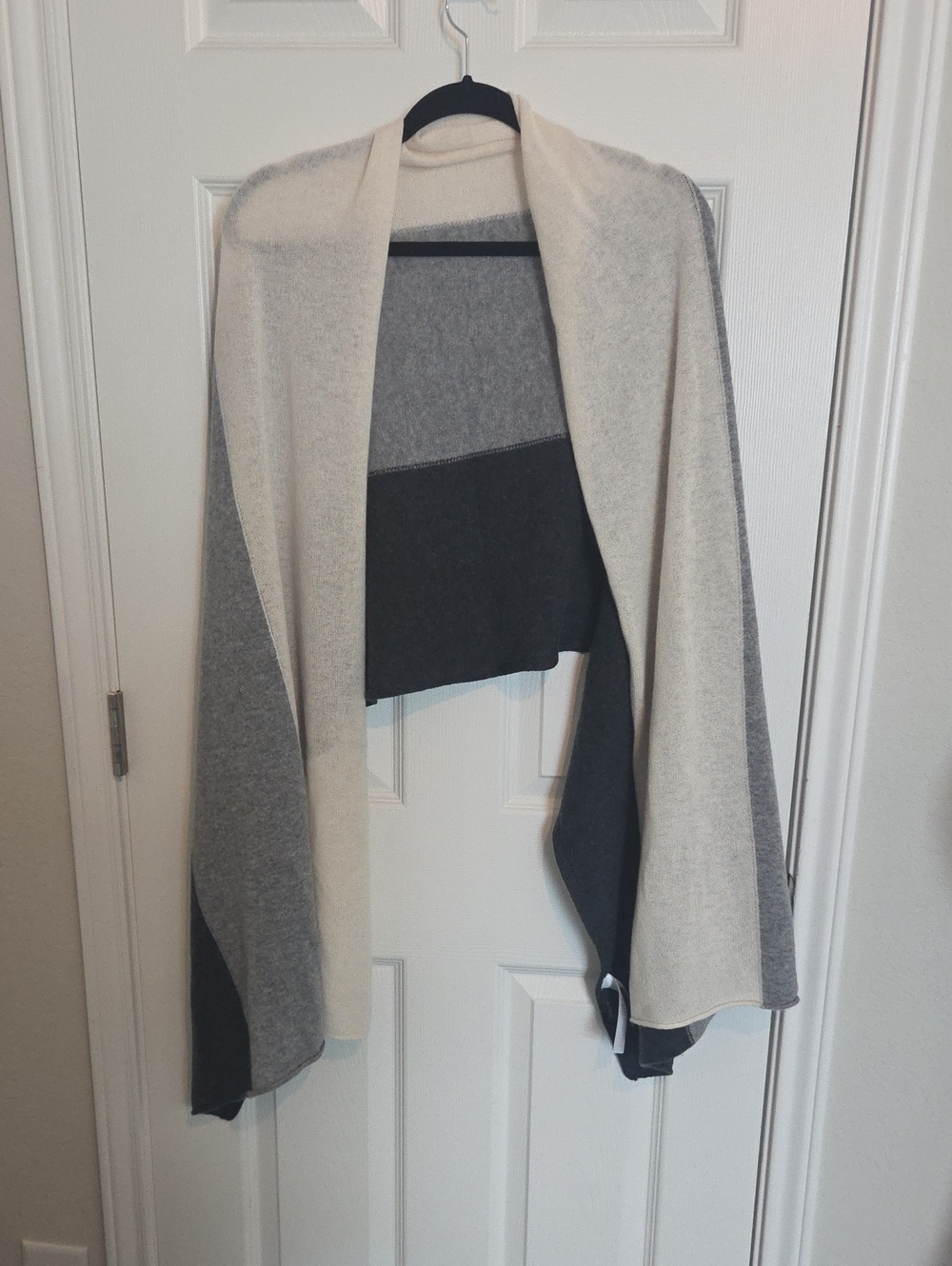 Women's Colorblock Open Front Shawl/scarf - Gray, Dark Grey, White 100% Cashmere